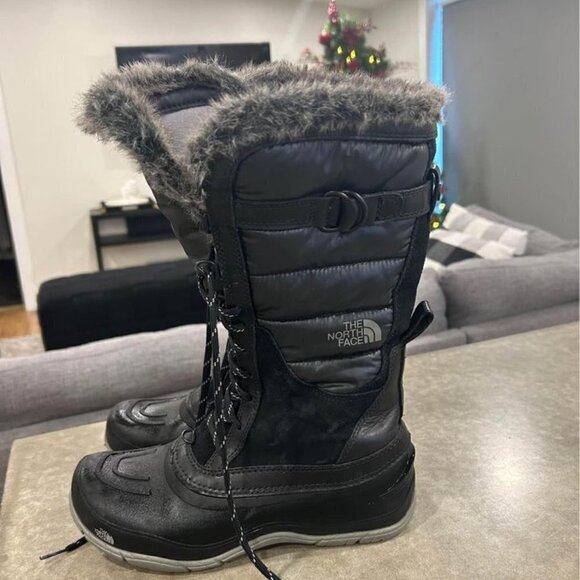 North Face woman’s primaloft leather and down winter boots. New condition. Size - Picture 2 of 10